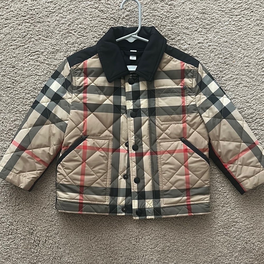 Burberry Tan and Black Puffer Jacket with Quilted Design